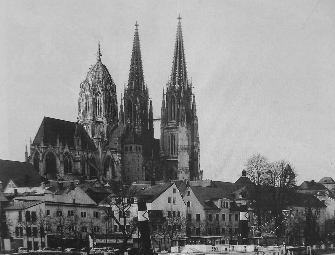 Regensburg Dom von der Donau aus gesehen.