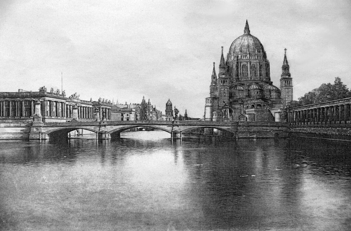 Berliner Dom nach Kolschers großem Entwurf mit Stülers Kuppel. Im Vordergrund die Friedrichsbrücke.