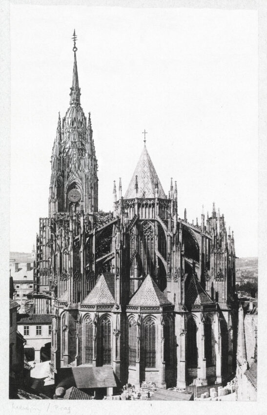 Dom St. Veit mit Turm von Osten
