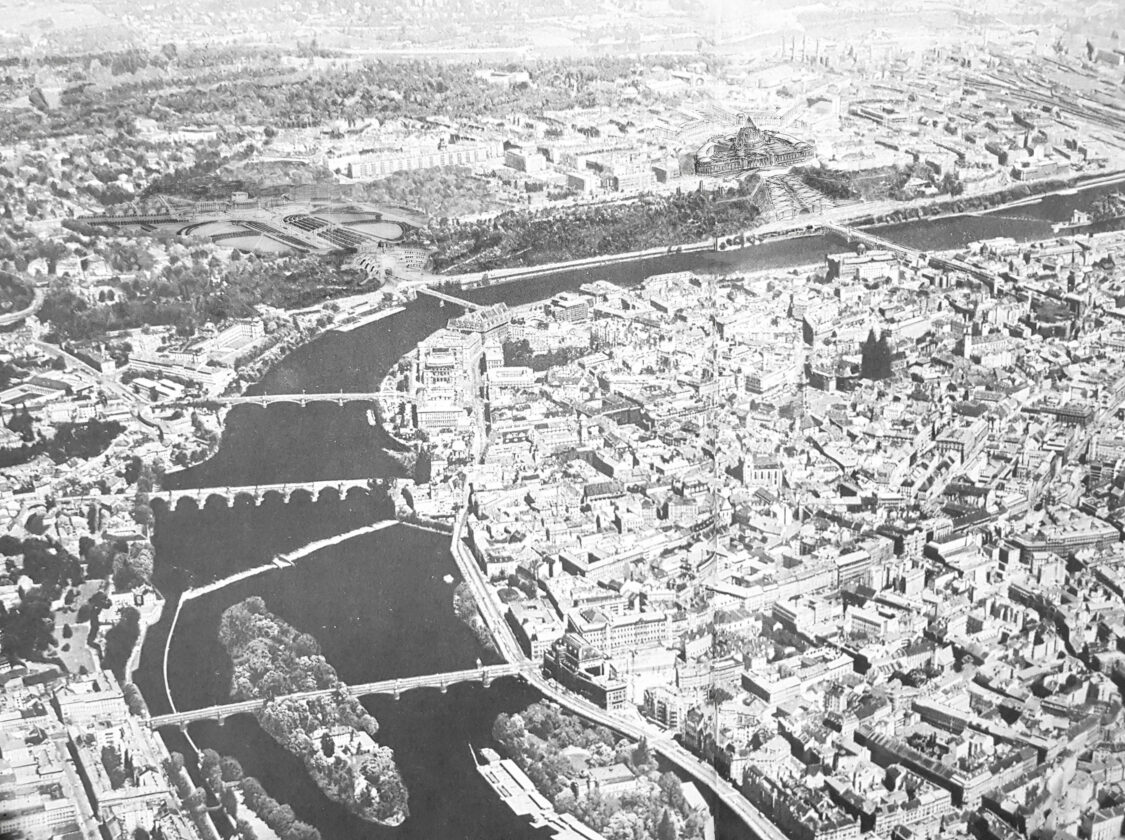 Prag. Flugbild mit Letna und den Neubauten. Rechts oben das Denkmal Libuschas