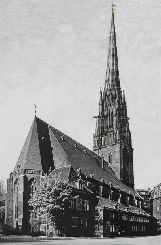 St. Jacobi mit neugotischem Turm.