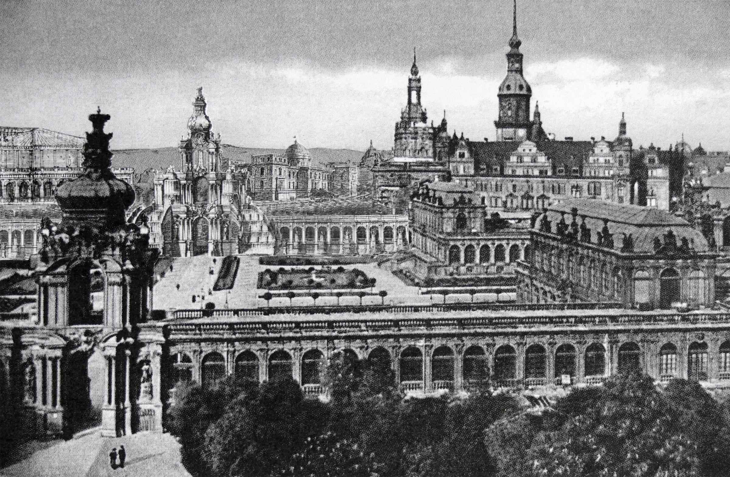 Dresden. Zwingerforum nach barockem Idealplan mit dem Wasserkaskadenturm.
