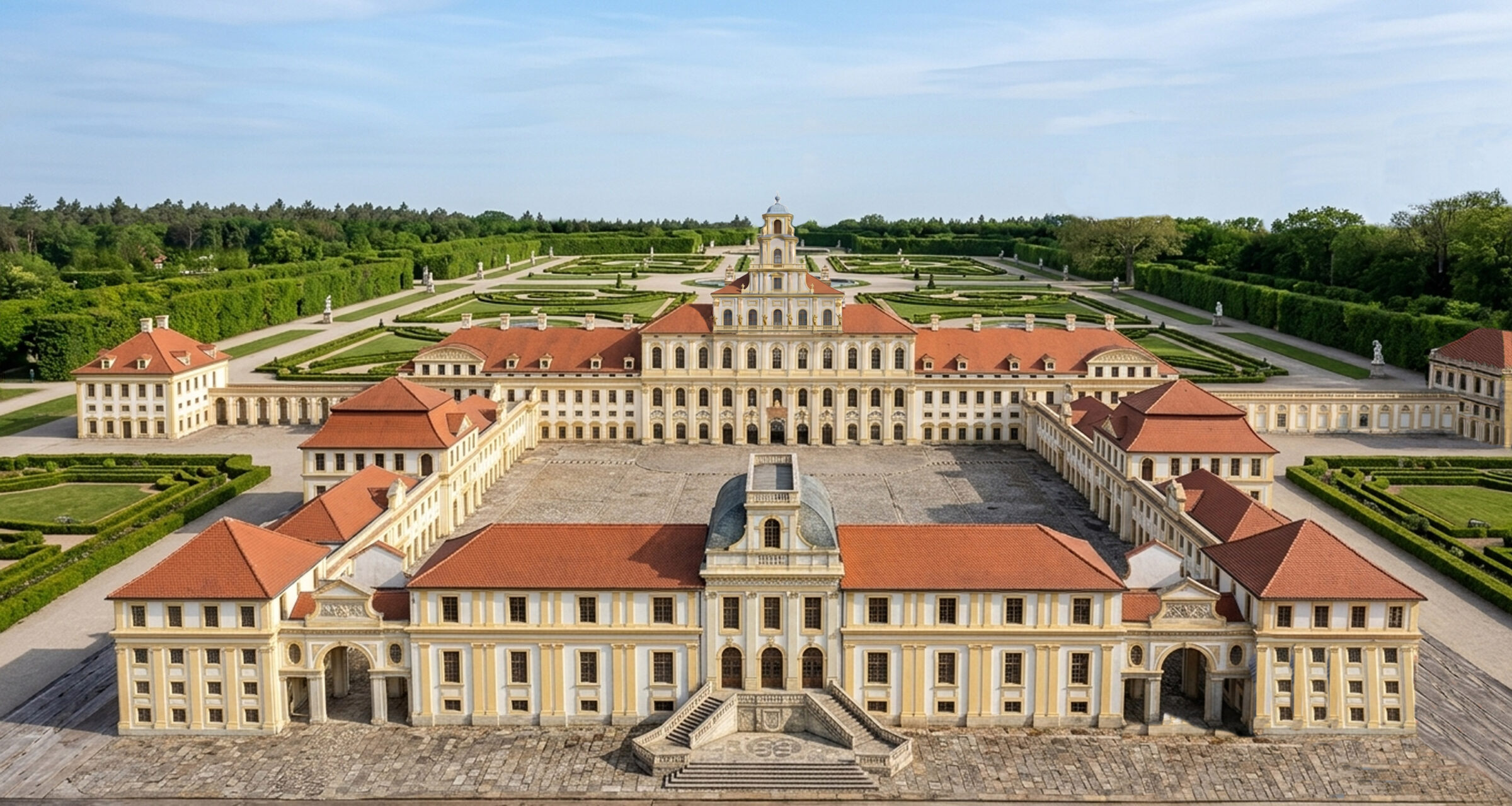 Schloss Schleissheim mit Zubauten Effners und dem zentralen Turm Zuccallis als geschllossene Vierflügelanlage